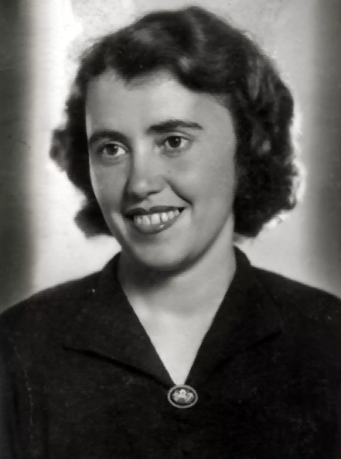 Black-and-white historical portrait of Elvira Kohn